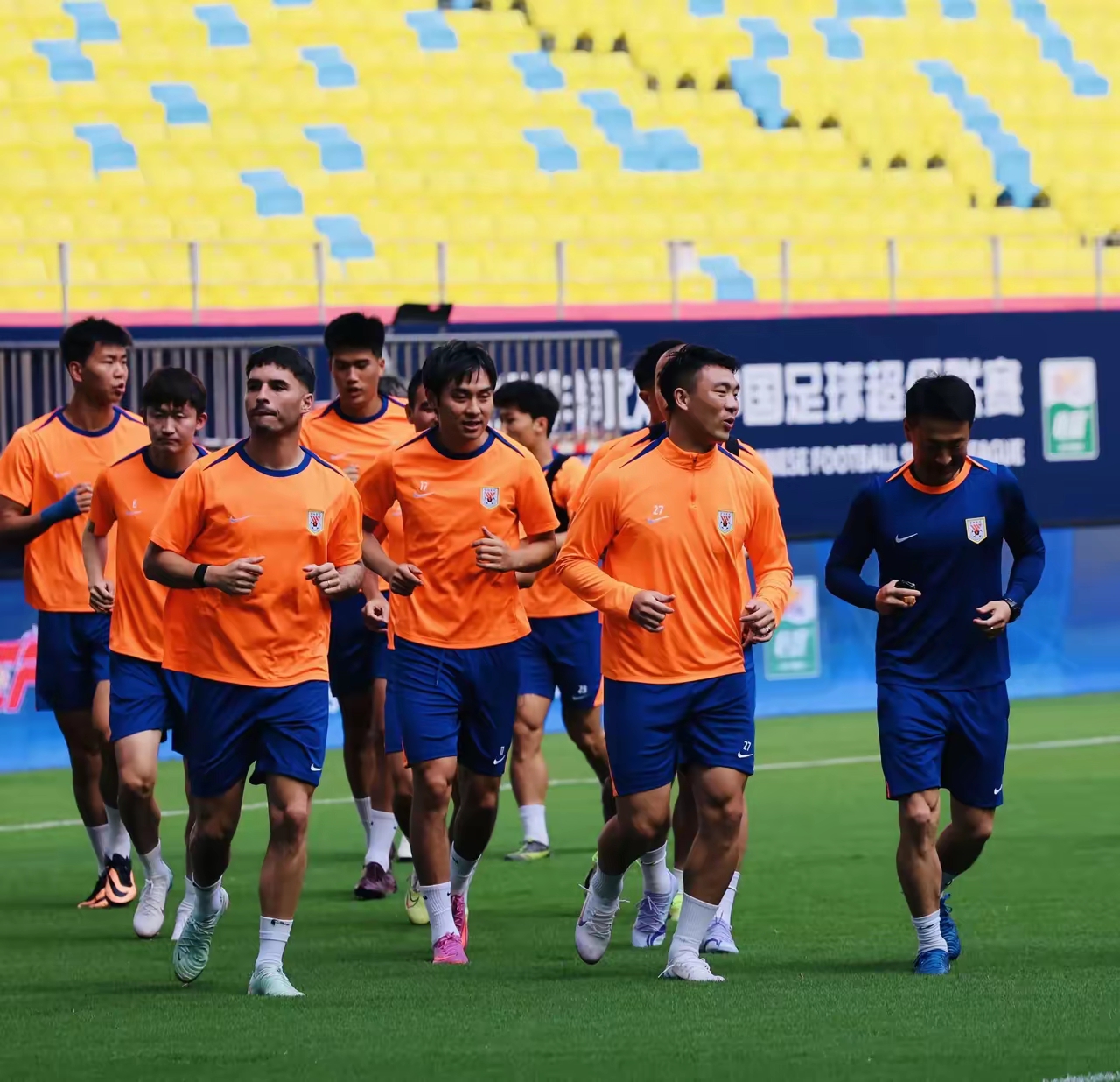 关于清晨山东泰山再遭质疑——法国杯节点到来;赛场秩序良好;赛程密集仍需轮换的信息BOB体育