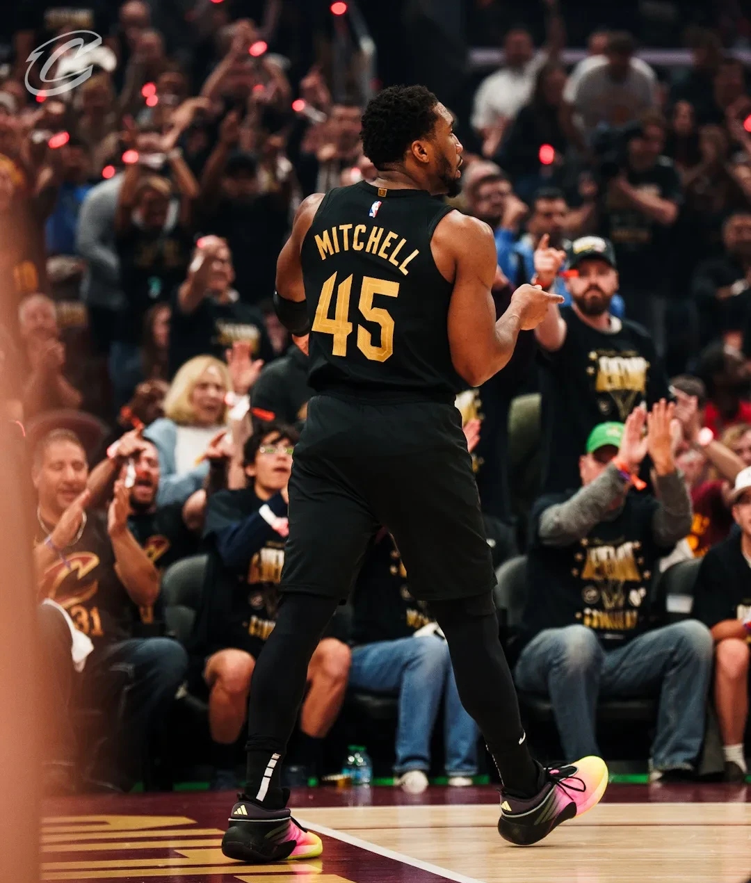 关于圣安东尼奥马刺训练开放日，转会期门线救险引欢呼，NBA常规赛在即，训练强度明显提升的信息BOB体育官网